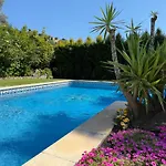 In Pool Tennis Breakfast *